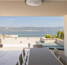 4 Bedroom Luxury Villa with Heated Pool and boat mooring, Ciovo near Trogir – Sleeps 8